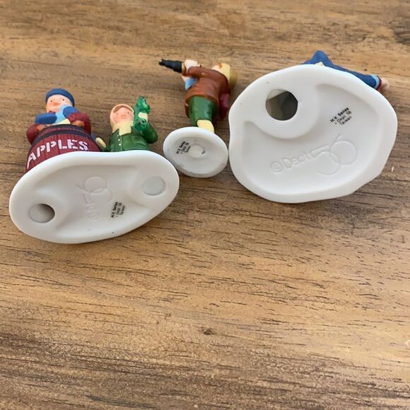 Dept 56 The Old Man And The Sea Figurine Set Christmas Village #5655-3 - Picture 8 of 9